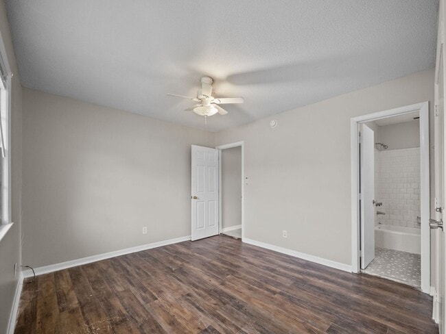 Building Photo - Welcome to Lakeview Park!