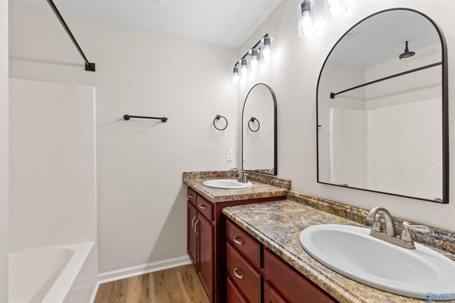 Building Photo - 285 Ruby Dr