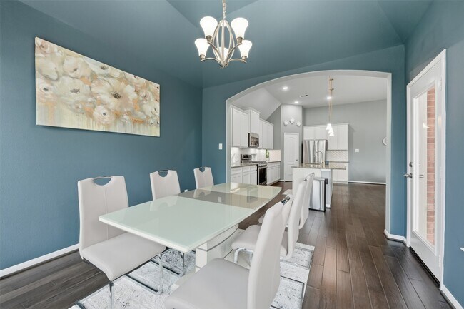 Building Photo - 806 Butterfly Garden Trail