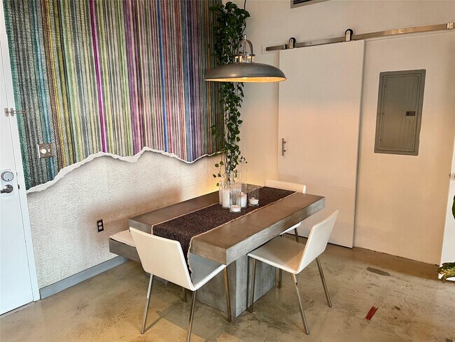 Building Photo - 444 N E St