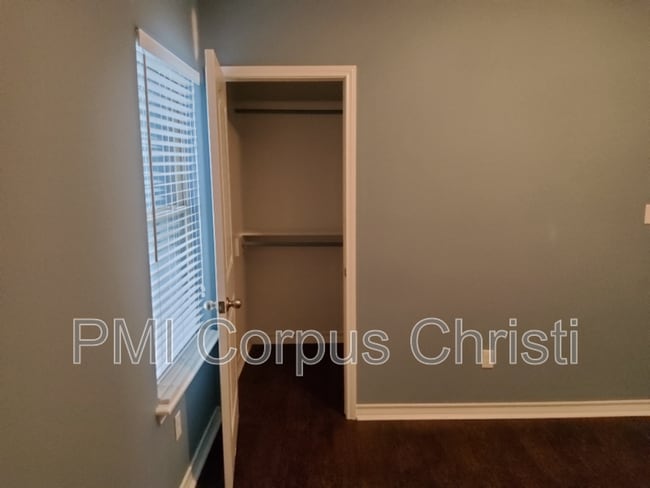 Building Photo - 4009 Cimarron Lake Dr