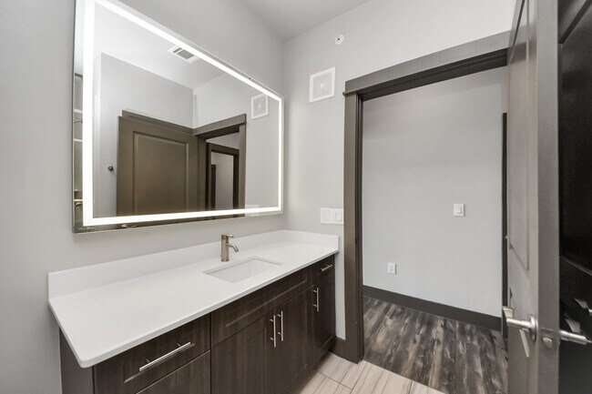 Building Photo - 5454 Washington Ave