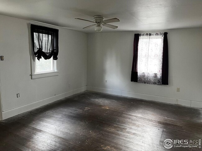 Building Photo - Get a country feel while in town at this u...