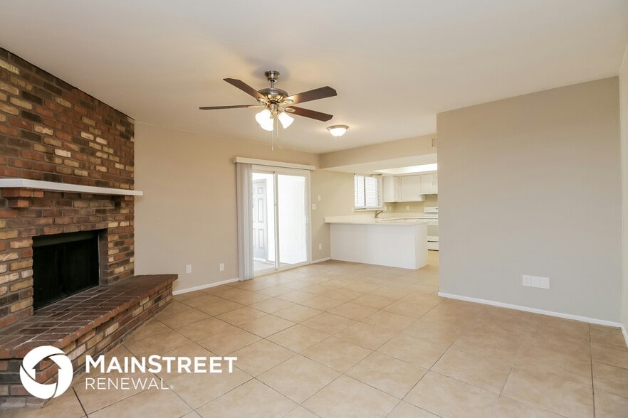 Building Photo - 1509 S Cochise