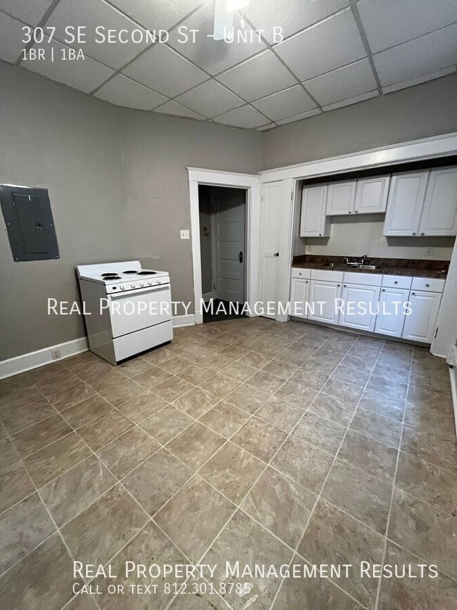 Building Photo - 1 Bedroom, 1 Bath Apartment  Downtown