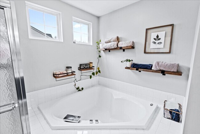 Building Photo - Beautiful 5-bedroom home close to VRE, I-95, shopping and much more!