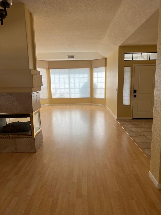Building Photo - North Davis 4 bedroom 2.5 bathroom