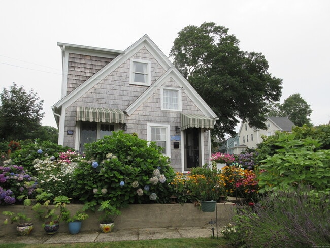 Primary Photo - 255 Pequot Ave