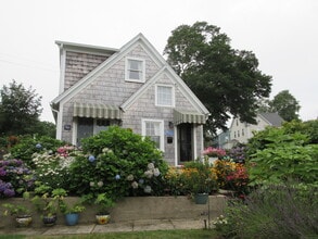 Building Photo - 255 Pequot Ave