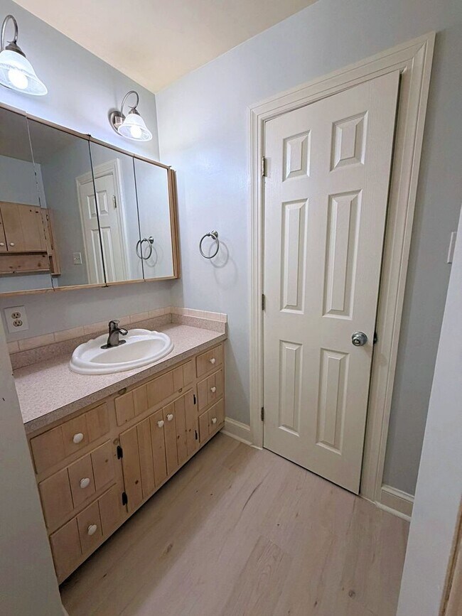 Building Photo - 8800 Sedbergh Dr