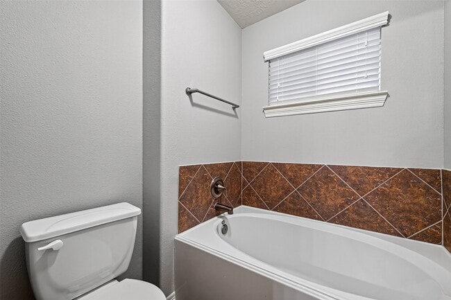 Building Photo - 8910 Minola Oaks Dr