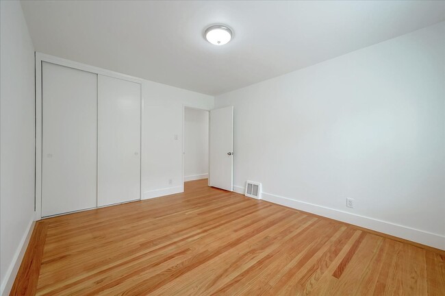 Building Photo - Light Filled Newly Remodeled Home w/ Fanta...