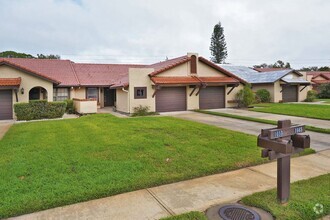 Building Photo - Beautiful townhome!