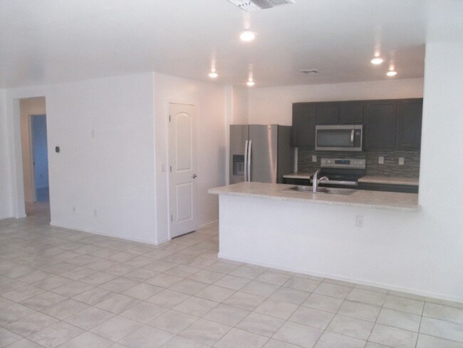 Building Photo - Bright 3BR + Fenced Yard + Community Pool Access in Rancho Sahuarita