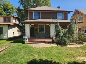Building Photo - Historical 3 Bedroom 1 Bathroom!