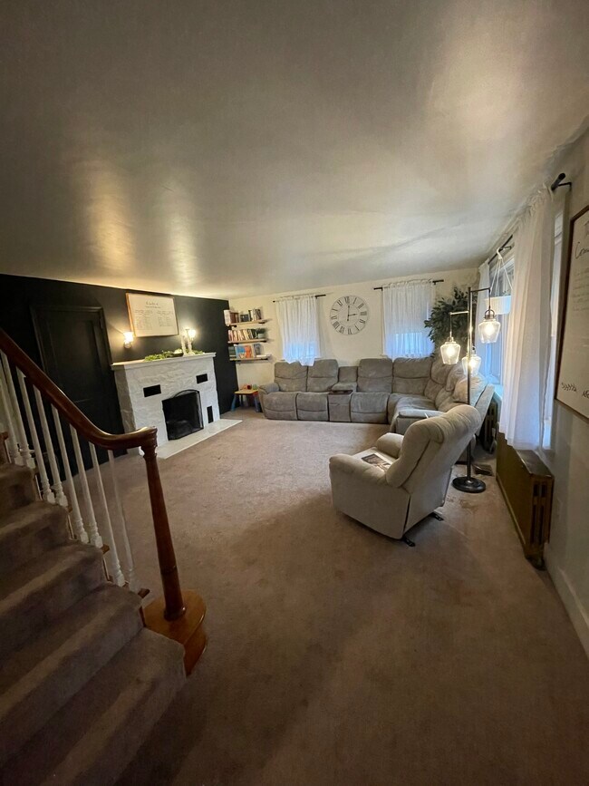 Building Photo - 2250 Creek Hill Rd