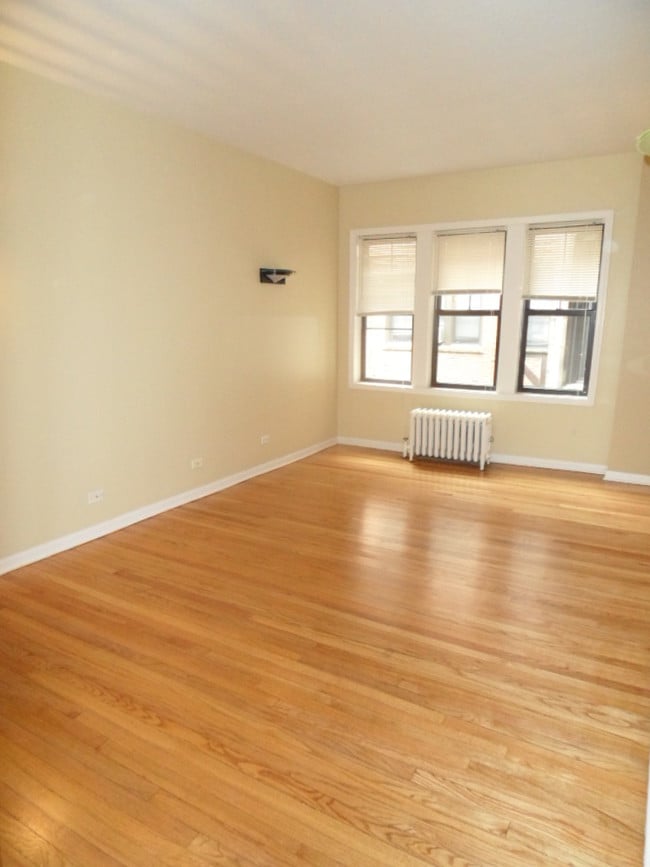 Building Photo - 1523 W Farwell Ave