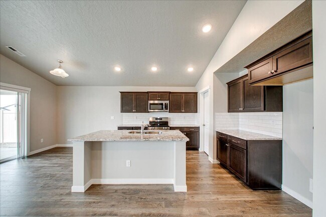 Building Photo - Adorable Nampa Home - Close Access To Ever...