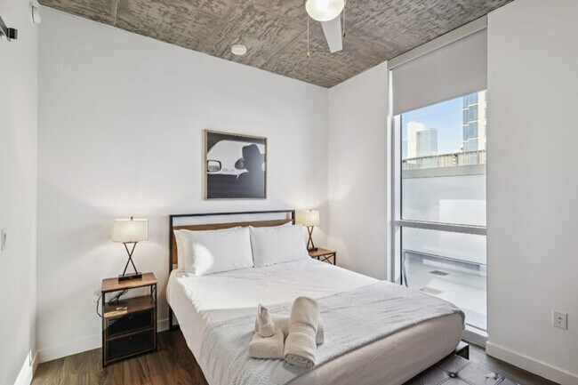 Building Photo - 222 E Jefferson St