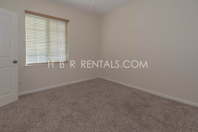 Building Photo - 521 S Altura Ct