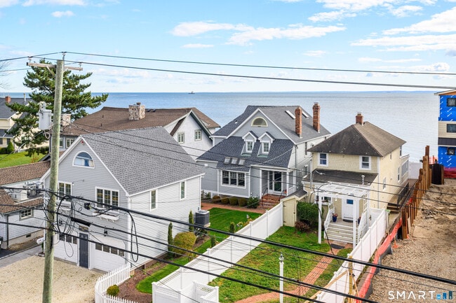 Building Photo - 1140 Fairfield Beach Rd