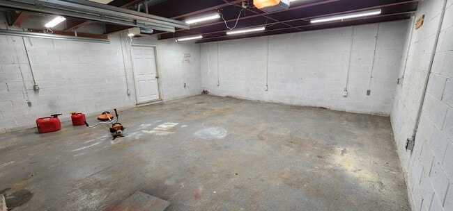 Building Photo - 169 Valleyview Dr