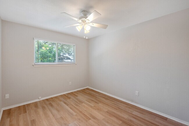 Building Photo - 9005 Curlew Dr