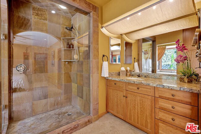 Building Photo - 15511 Woodcrest Dr