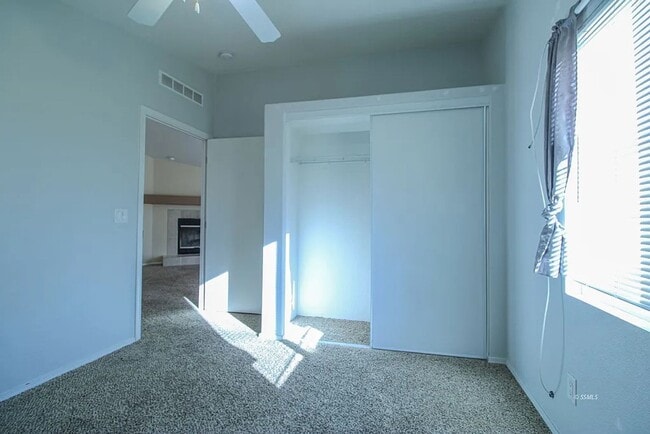 Building Photo - 935 W Sullivan Ave