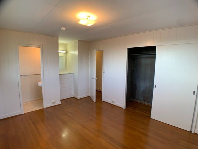 Building Photo - Moanalua Gardens (Honolulu) - Great Location - 3 bedroom home