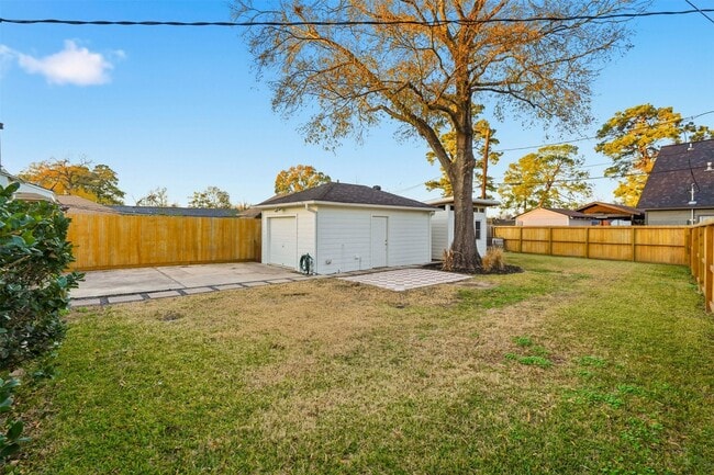 Building Photo - 3521 Burgundy Ln