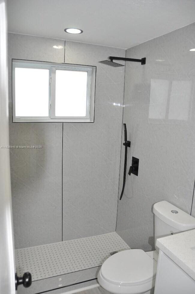 Building Photo - 261 NW 46th Ave