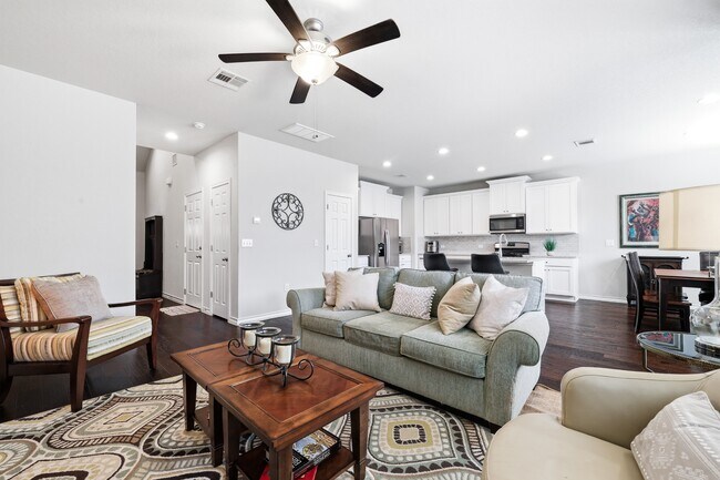 Building Photo - 5602 Chestnut Xing