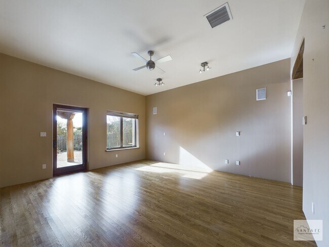 Building Photo - 420 Calle Kokopelli
