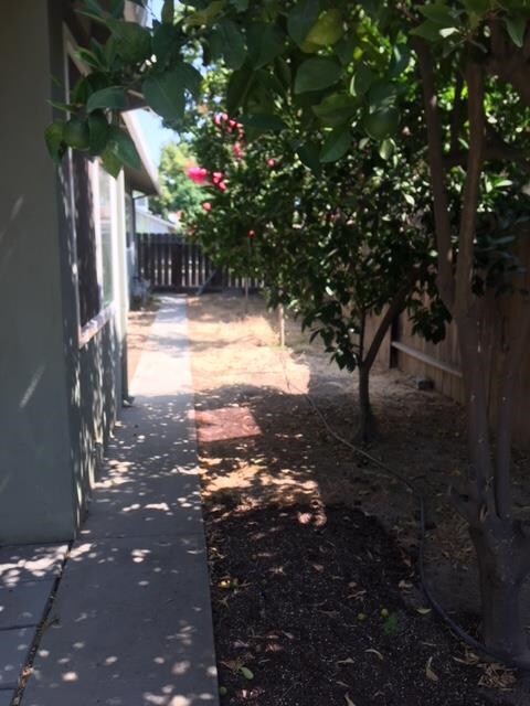 Building Photo - Single family house ready to be called home