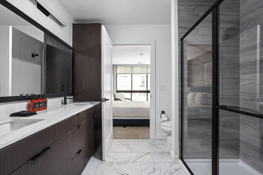 Building Photo - 421 N Pennsylvania St