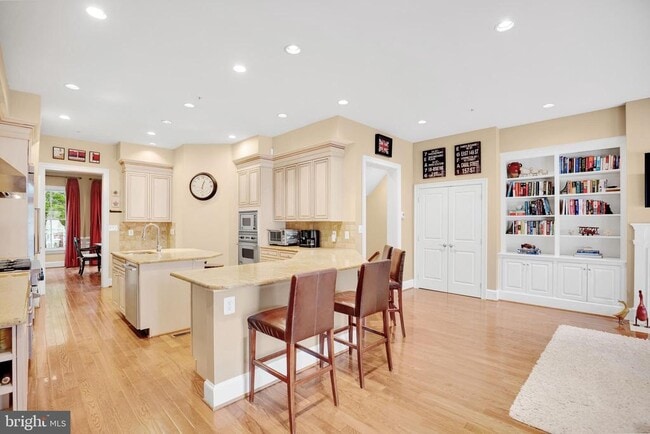 Building Photo - 714 Bracey Ln