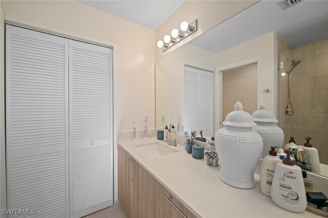 Building Photo - 15901 Pointe Cir