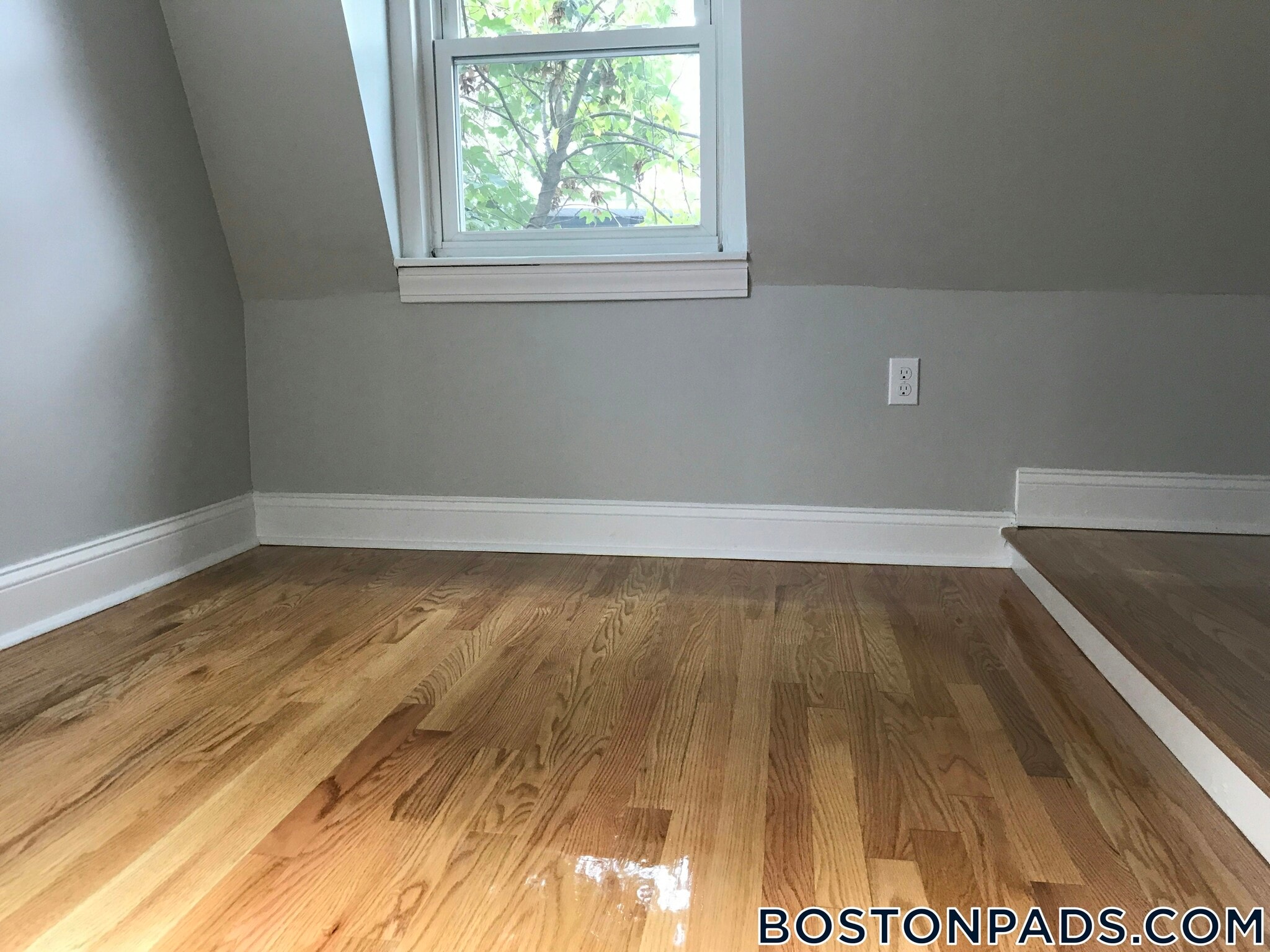 Building Photo - 6 St James Pl