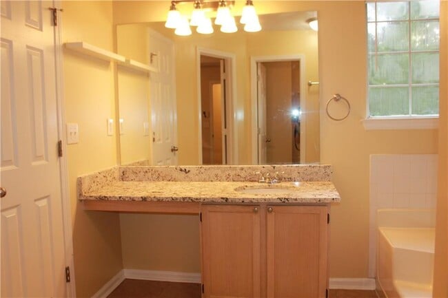 Building Photo - 2672 Crestworth Ln