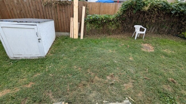 Building Photo - 2-bedroom home close to shopping and transit