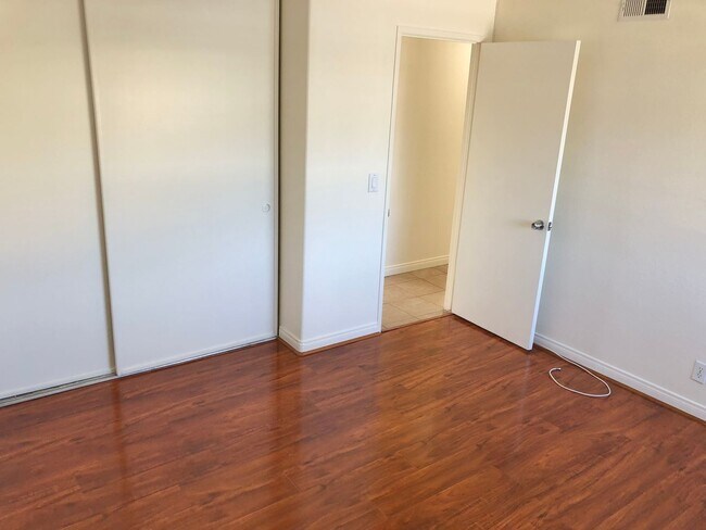 Building Photo - Amazing Single Family Home Located in desirable Huntington Beach!