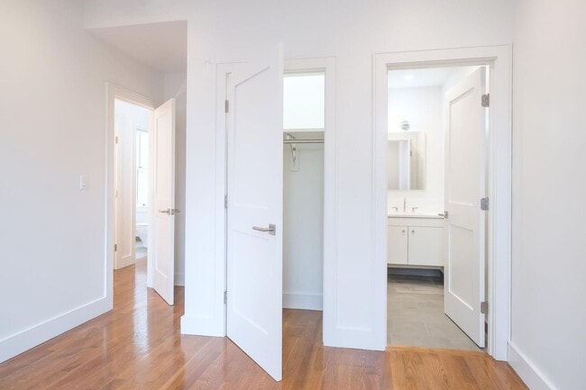 Building Photo - 23 Temple St