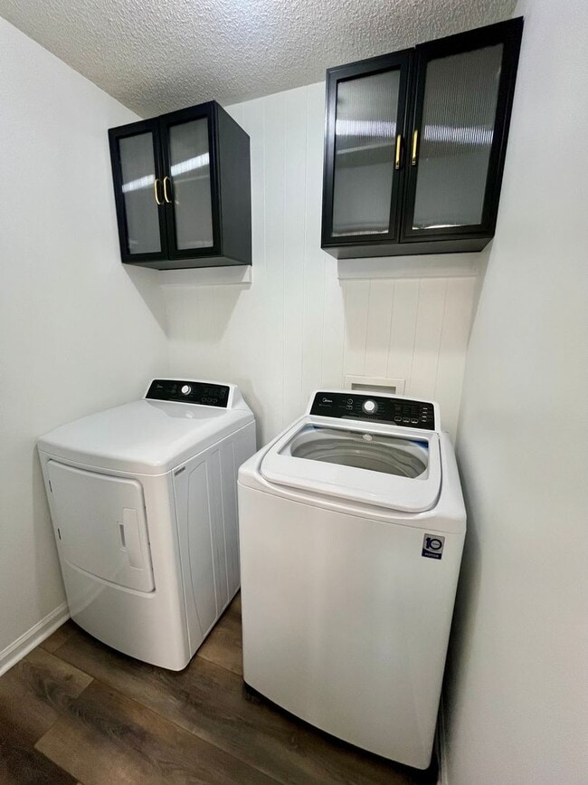 Building Photo - 4133 Hamilton Cir