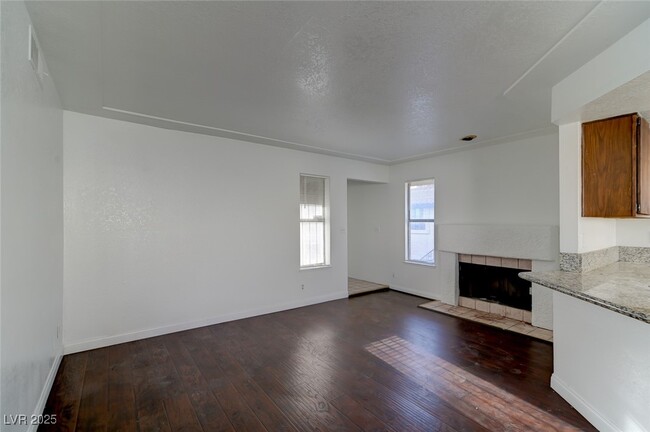 Building Photo - 2120 Venus Ave