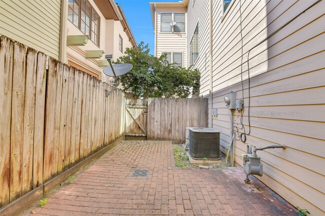 Building Photo - 1429 Utah St