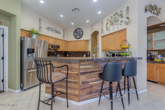 Building Photo - 3922 E Carson Rd