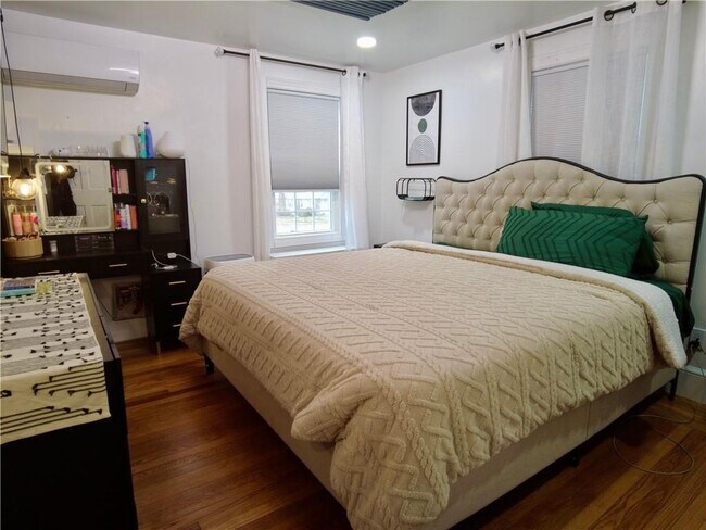 Building Photo - 80 Mauran St