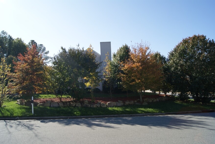 Building Photo - 5103 Bridgewood Dr