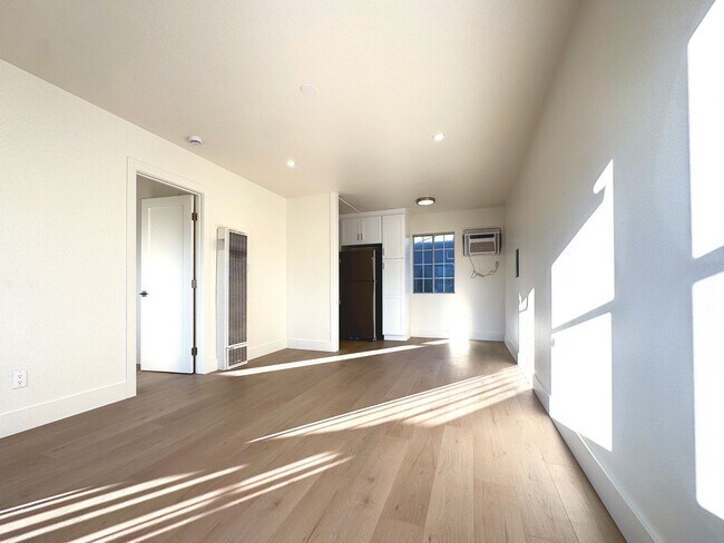 Building Photo - Residential Apartment near Downtown Fullerton